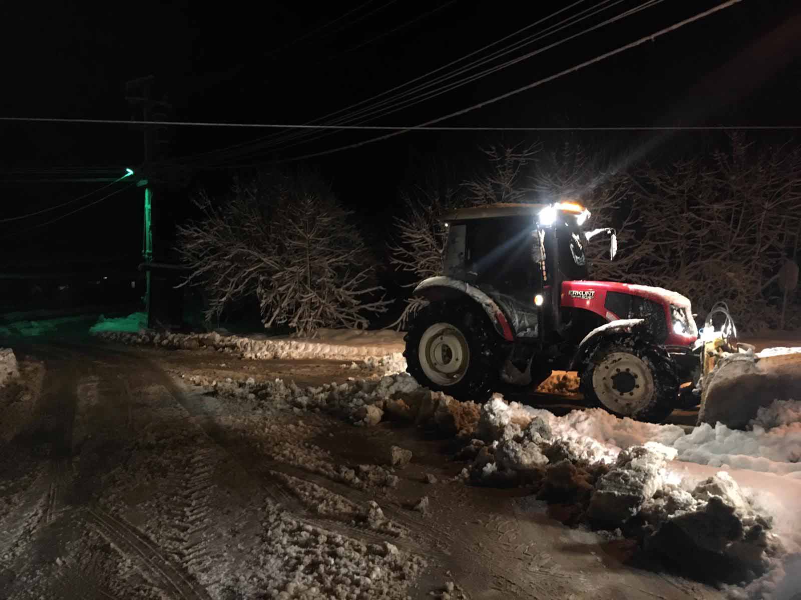 Karla mücadele ekipleri canla başla çalıştı (2) (1)