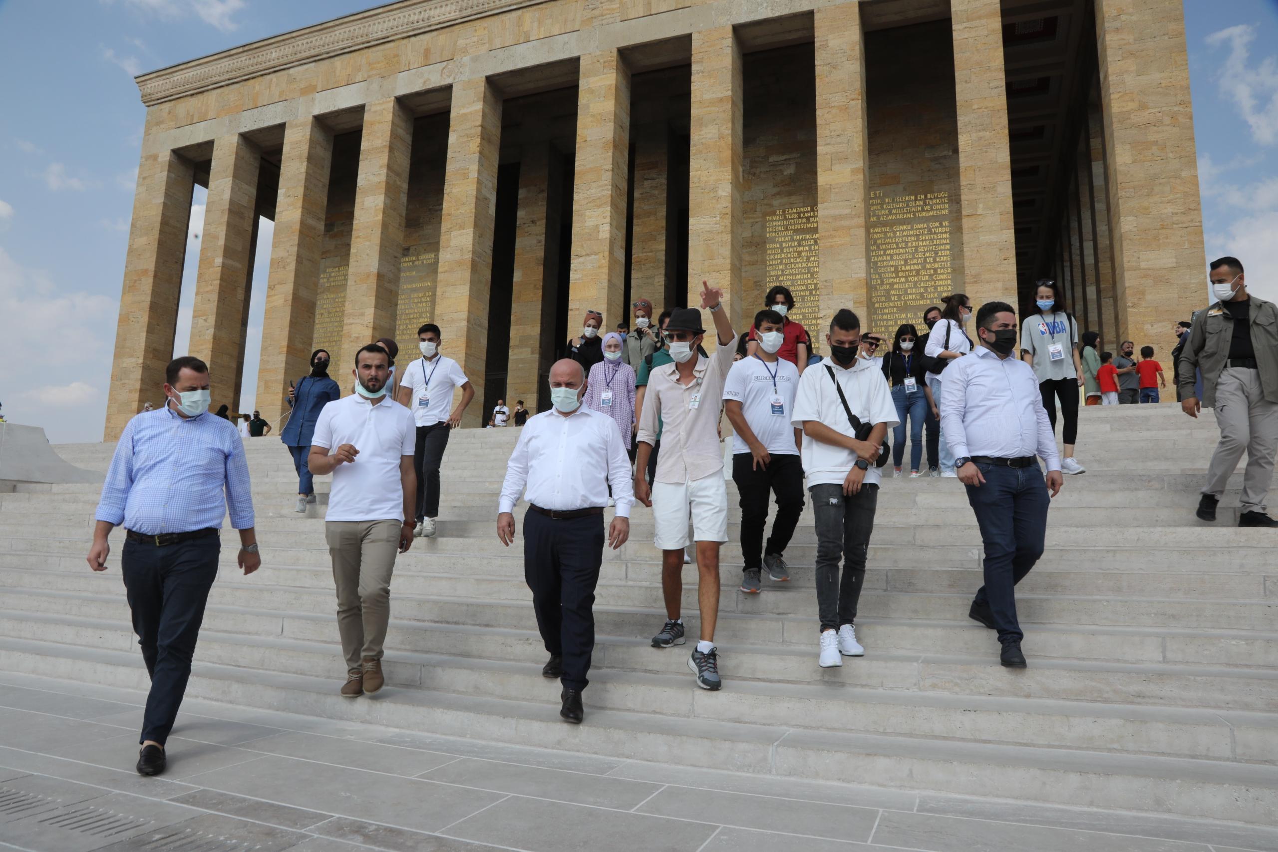 Bıyık, gençleri Anıtkabir’e götürdü (2)