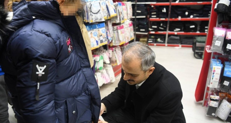 Yetim ve öksüz çocuklara kışlık kıyafet ile ayakkabı