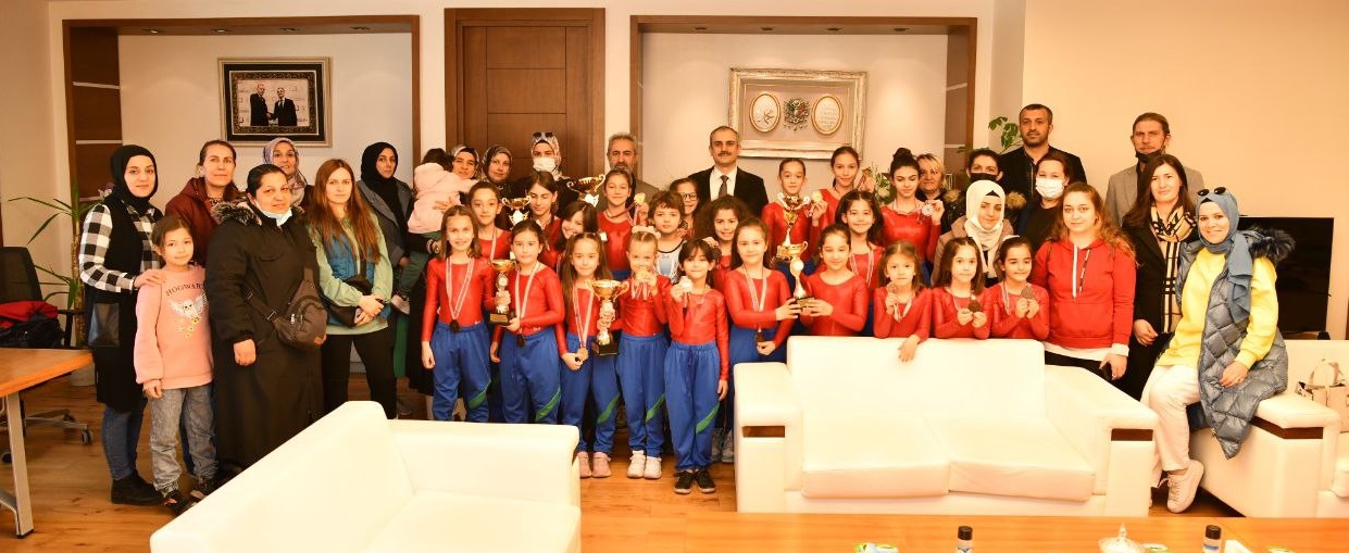 photo5902403908435818685