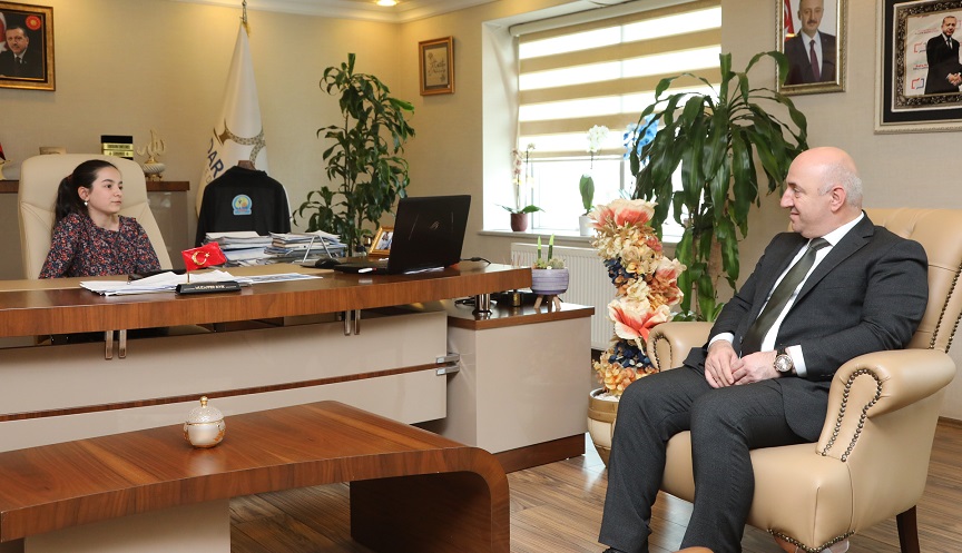 Başkan Bıyık koltuğunu çocuklara bıraktı (4)