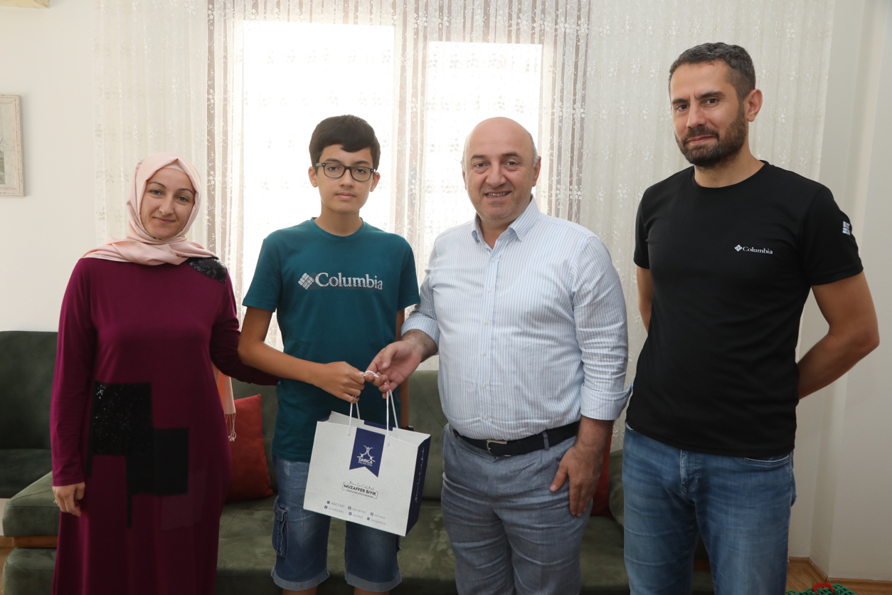 Bir ilçe üç birinci (3)