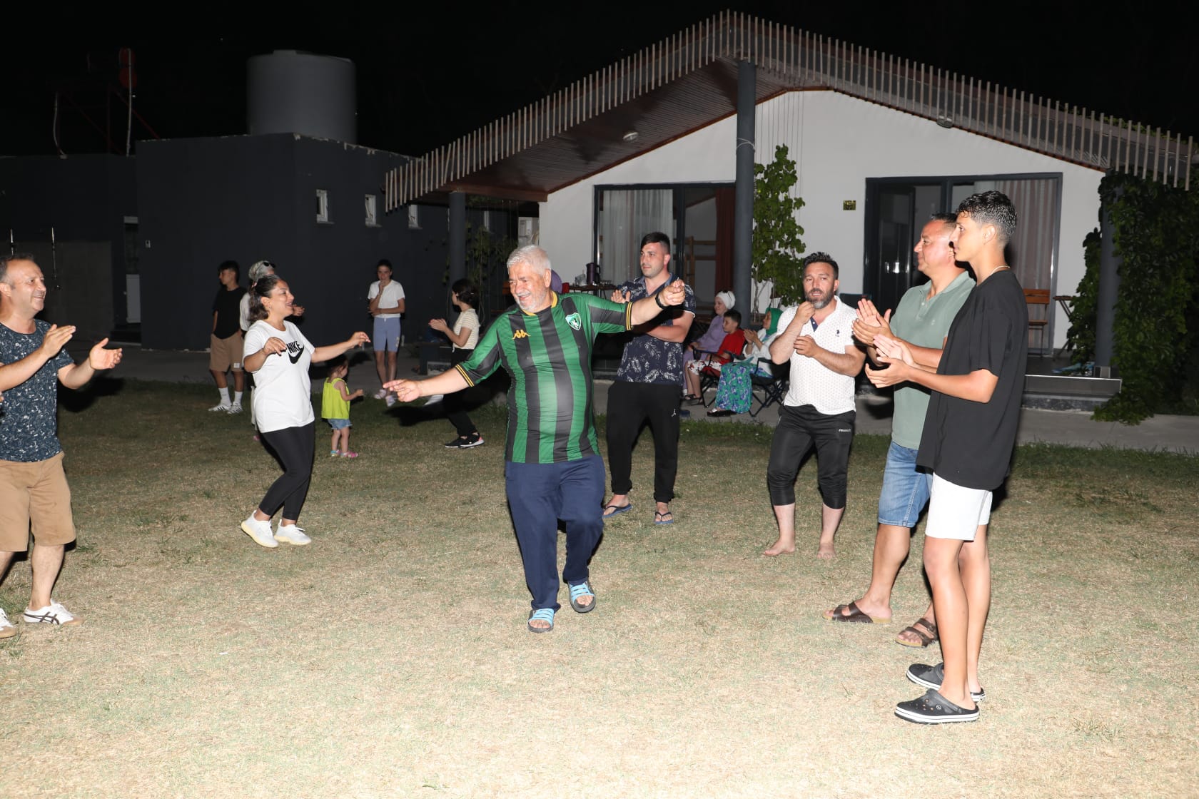 Kocaeli-basini-Sarisu-Kampinda-doyasiya-eglendi-6