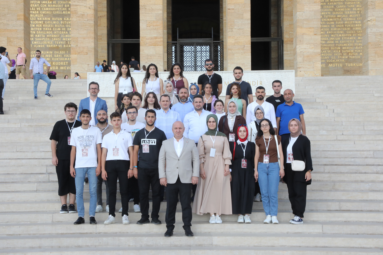 Başkan Bıyık, zaferin 100. Yılında gençlerle Anıtkabir’e gitti (2)