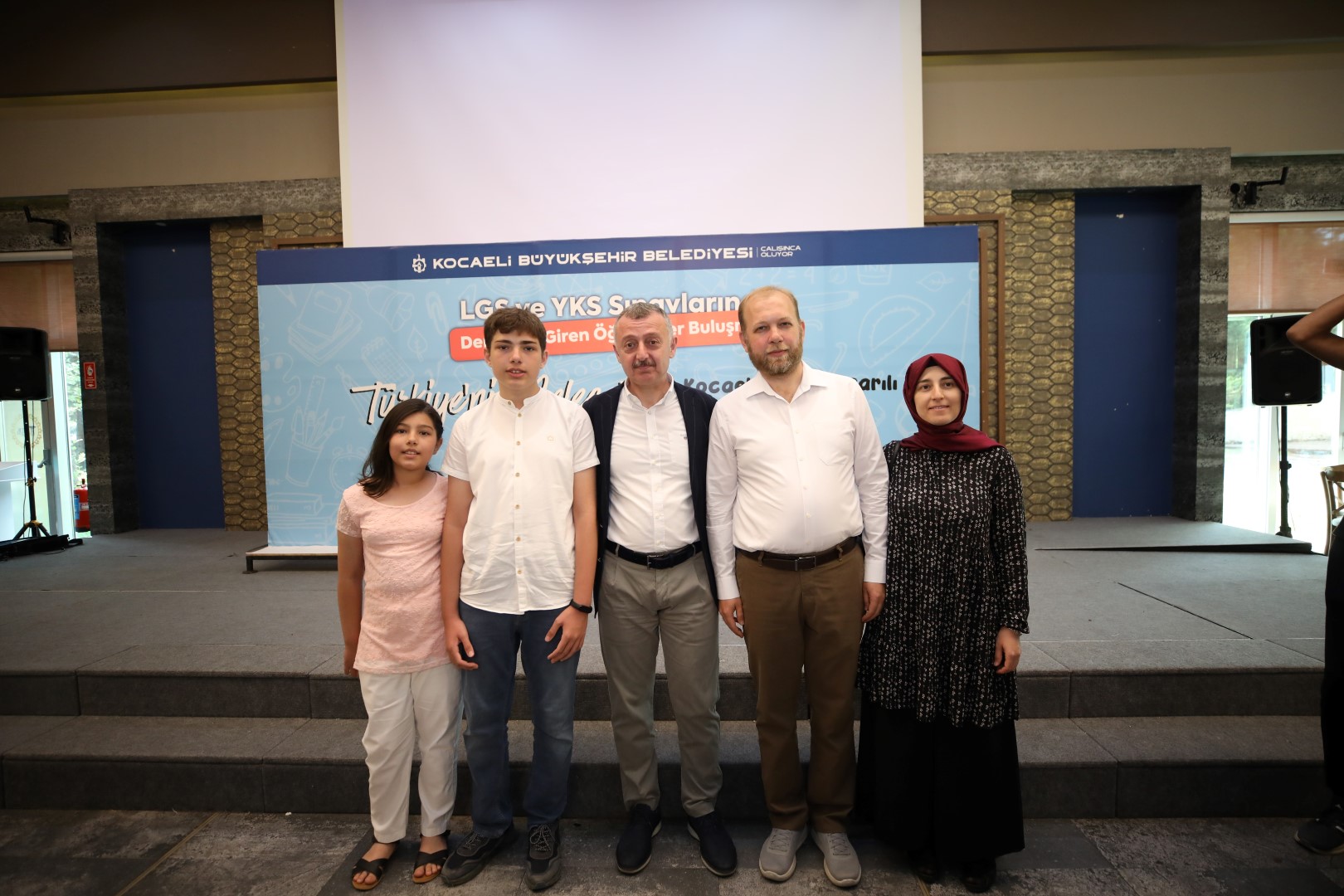 Başkan başarılı gençlerle (1)