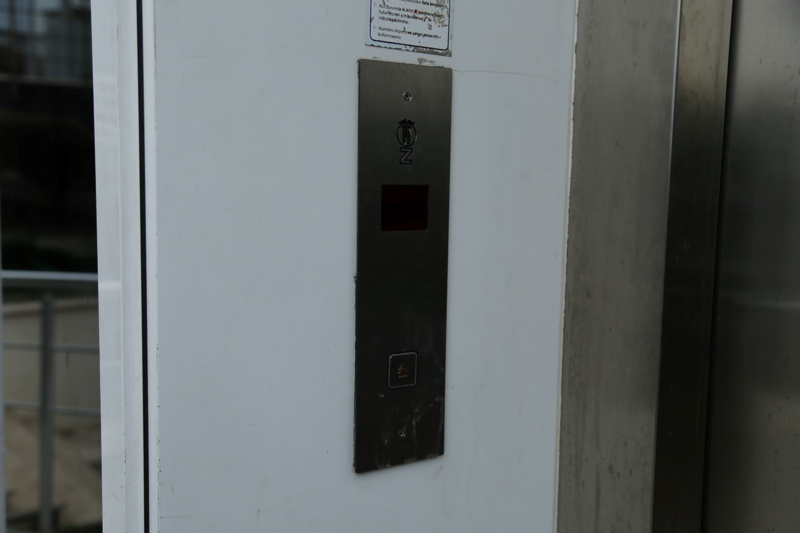 Bu kez asansörün çağrı butonunu çaldılar (5)