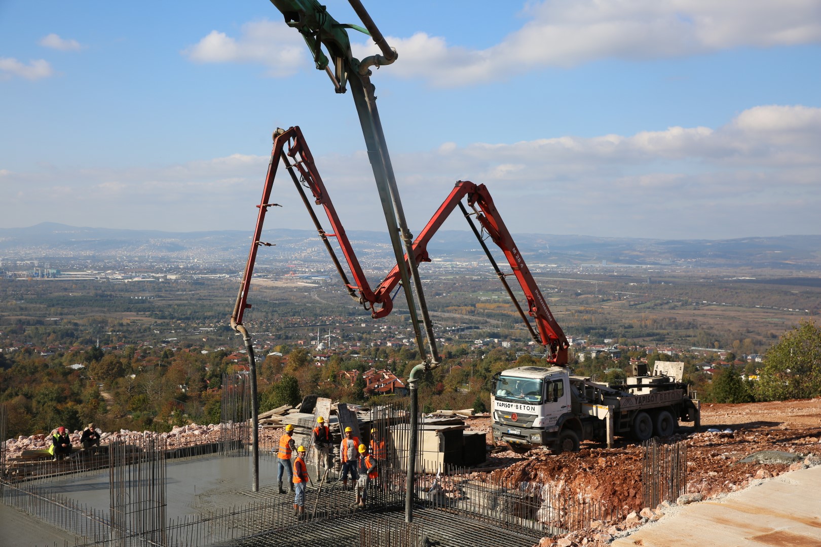 Teleferik projesinde Derbent İstasyonu temel betonu atıldı (3) (Large)