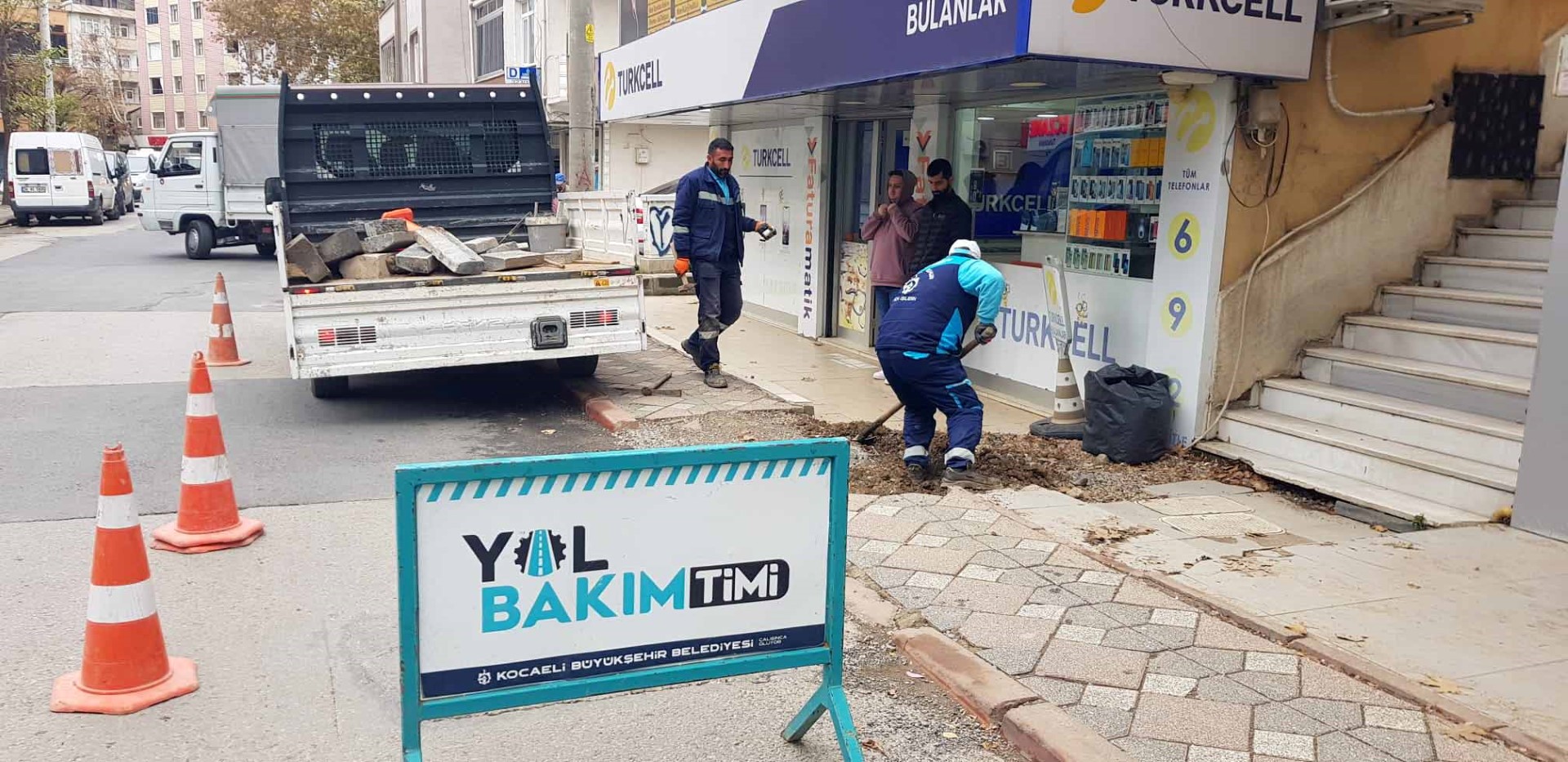 Gebze ilçesi Yaşar Doğu caddesi tretuvar tamiratı (Large)