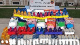 Jandarma, Gölcük’te marka taklidi kaçak deterjan ele geçirdi