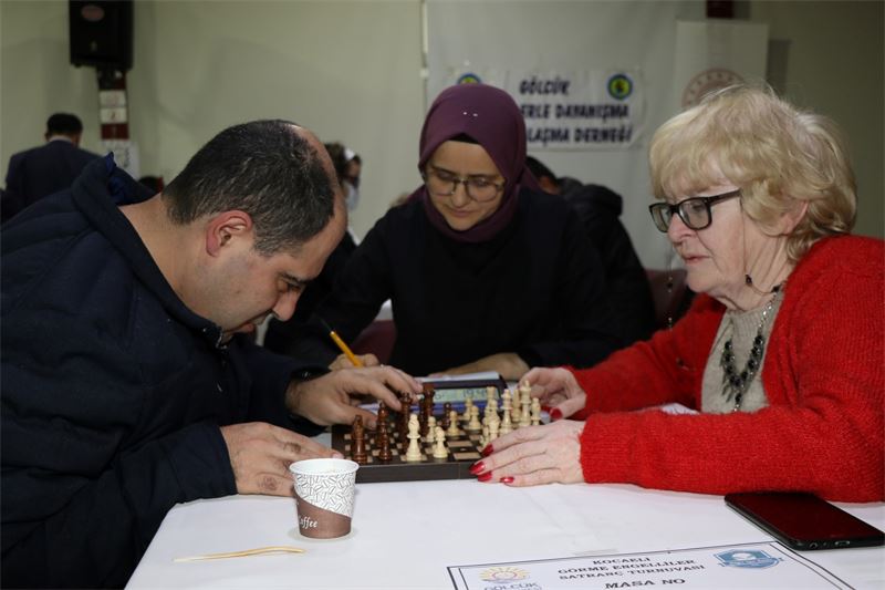 Yetenekler_Şah_Engeller_Mat_Satranç_Turnuvası_Düzenlendi_(5)_(Large)_800_600