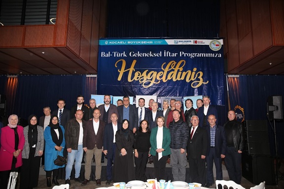 thumbnail_Balkan Türkleri iftarda buluştu (5) (Büyük)