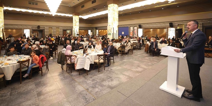 thumbnail_Başkan Büyükakın, Dünyada her gün 385 milyon çocuk aç uyuyor (7) (Large)