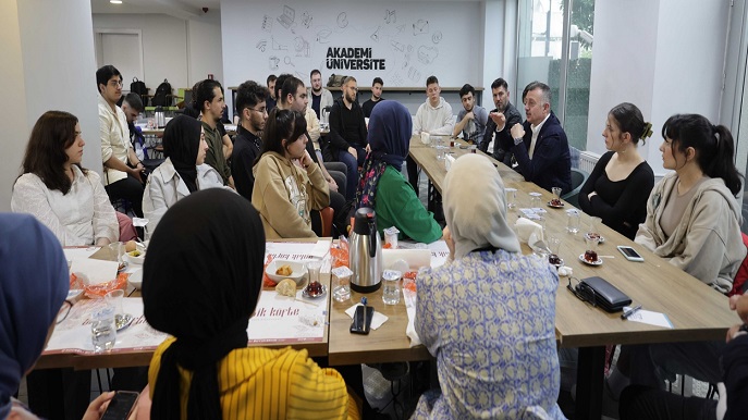 thumbnail_Başkan Büyükakın, üniversiteli gençlerle buluştu (4) (Large)