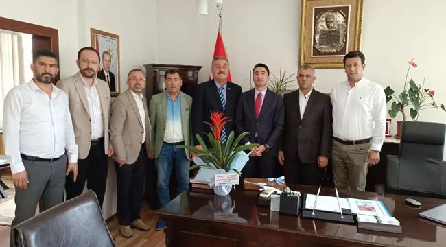 kocaeli-erzurumlular-vakfi-ndan-kaymakam-comakli-ya-hayirli-olsun-ziyareti