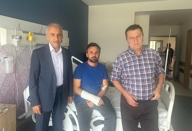 thumbnail_Şube Başkanı Ömer Çeker- Aile Hekim Komisyon Başkanı İbrahim Yıldız. Mağdur A. Murat Kazan