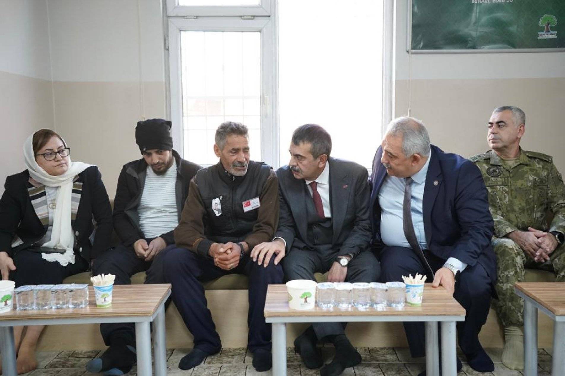 Bakan Yusuf Tekin Şehit Ailesini Ziyaret Etti