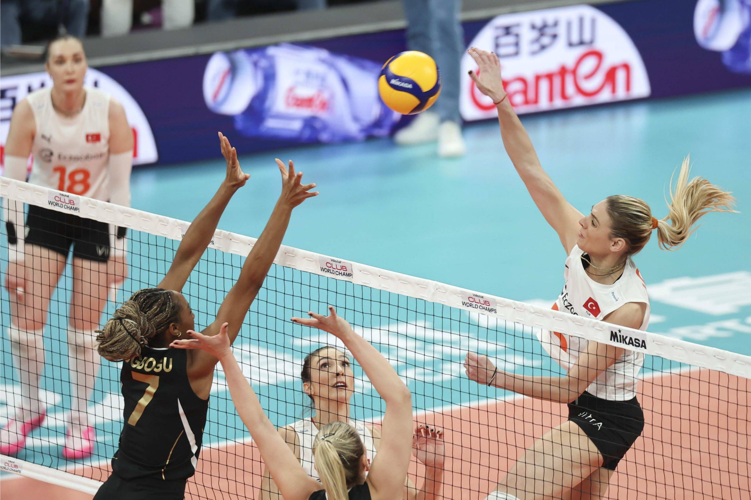 Eczacıbaşı Dynavit, 3