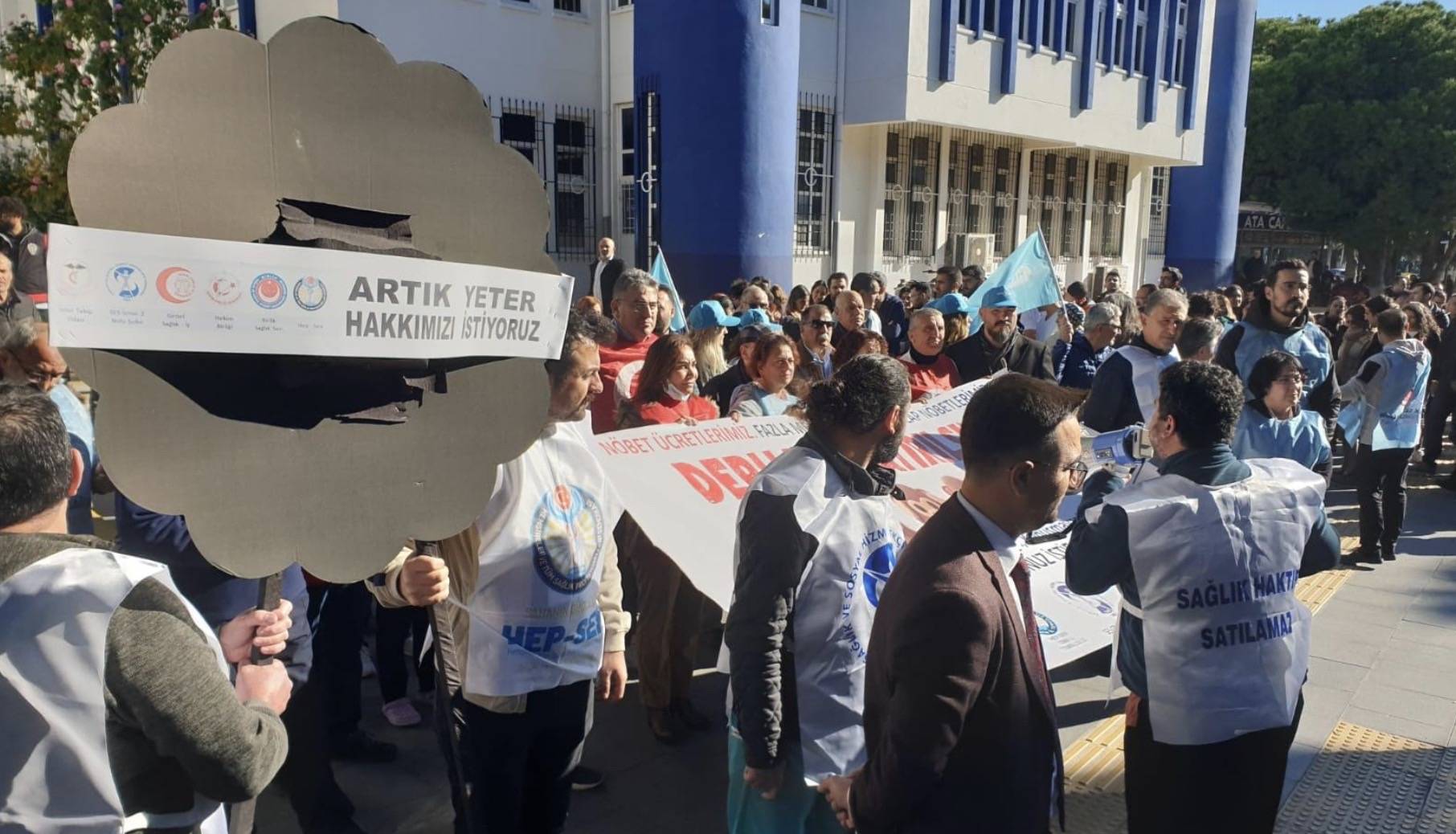 Ege Üniversitesi Sağlık Personeli İsyan Etti!