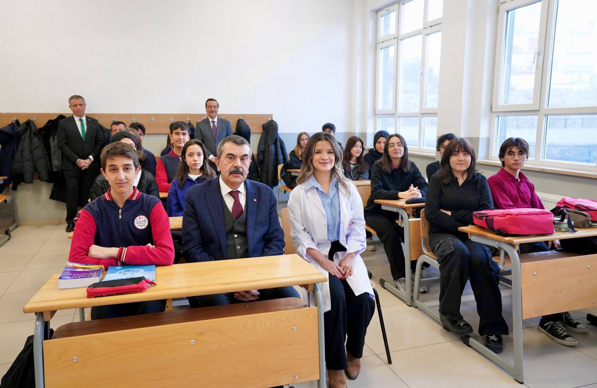 Okullarda Şehitlerimiz İçin Saygı Duruşu
