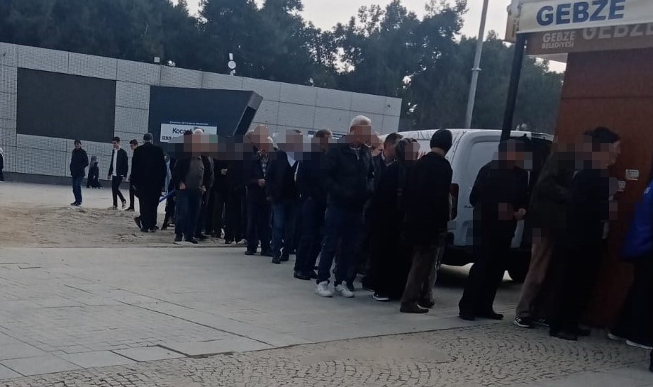 ekmek kuyruğu