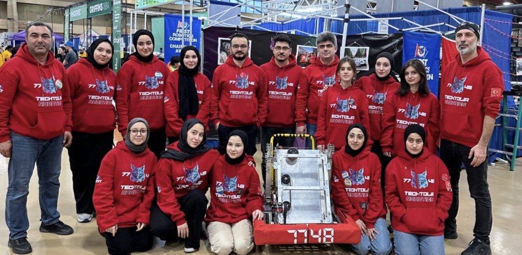 İmam Hatipli Öğrenciler Robot Yarışmasında Ödül Kazandı