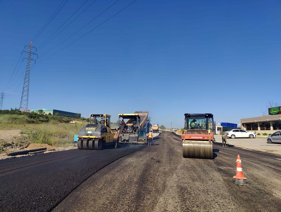 Gebze Pelitli Yolu Caddesinde asfaltlama çalışması (1)