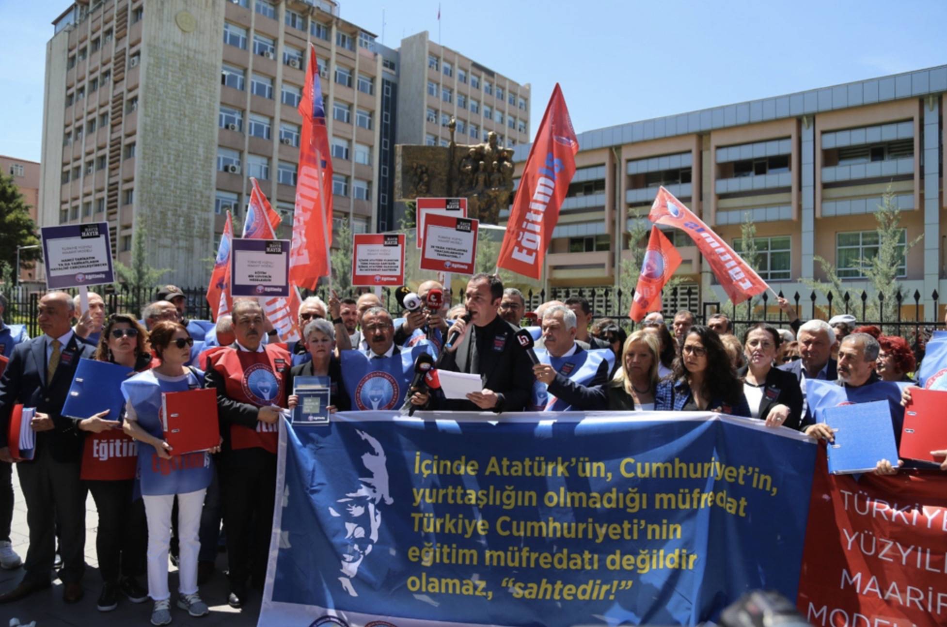 Tartışmalı Yeni MEB Müfredatı Talib ve Terbiye Kurulu Tarafından Onaylandı!