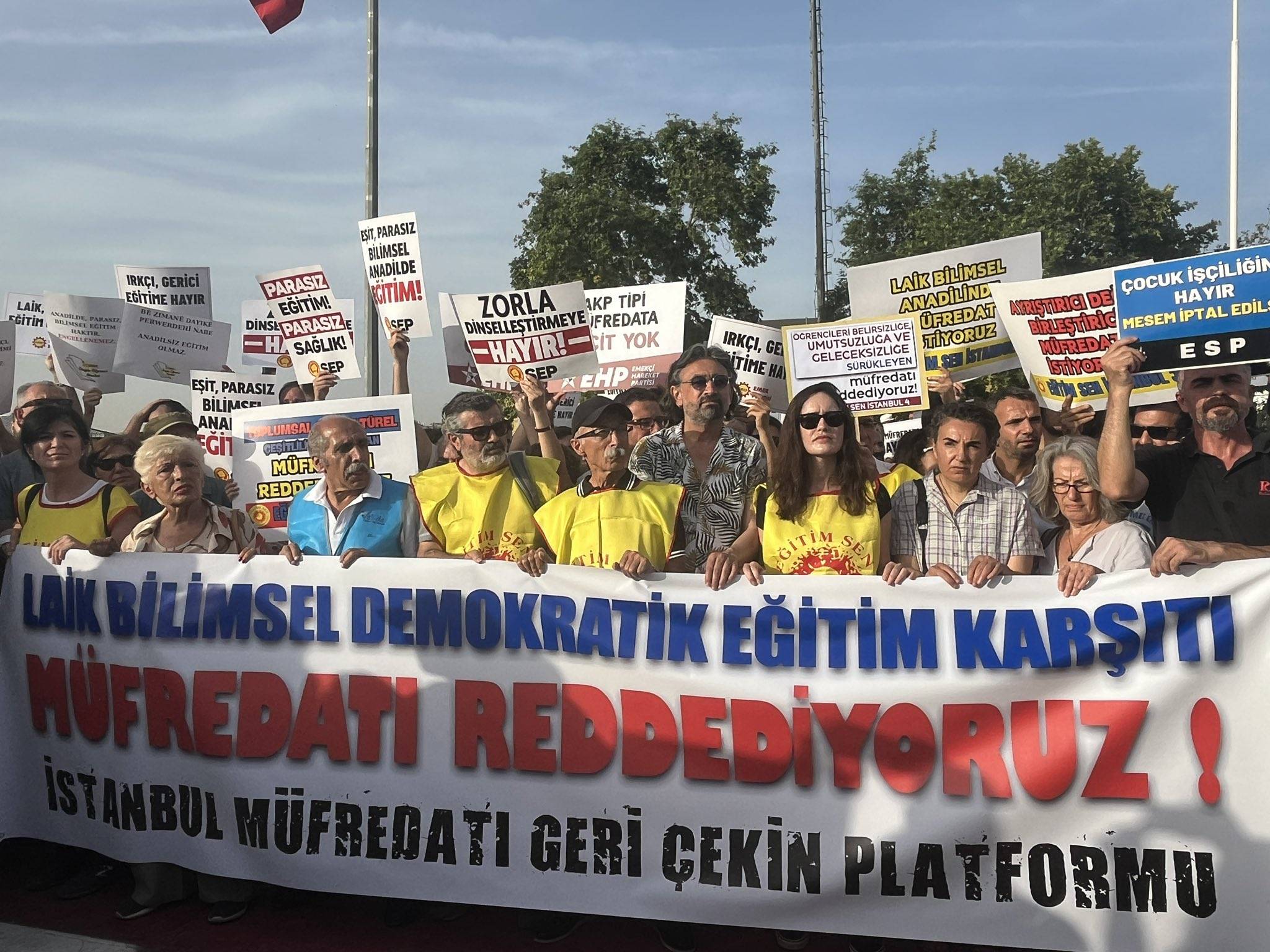 Milli Eğitim Bakanlığı’nın Hazırladığı Yeni Müfredat Tüm Yurtta Boykot Ediliyor!