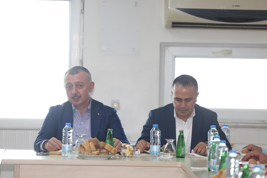 thumbnail_Başkan Büyükakın, Gebze'de meslek odaları başkan ve yöneticileriyle bir araya geldi (3)