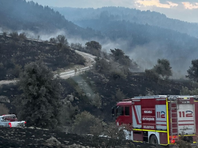 Kocaeli İtfaiyesi, Bolu'da soğutma çalışması yapıyor (8)