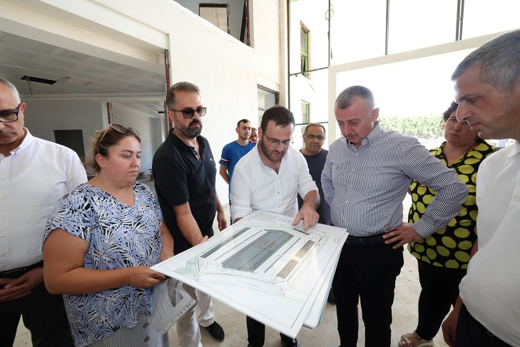 thumbnail_Başkan Büyükakın, yeni hal binasını inceledi (2)