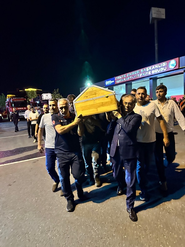 thumbnail_Kazada ölen itfaiye personeli için tören düzenlendi (3)