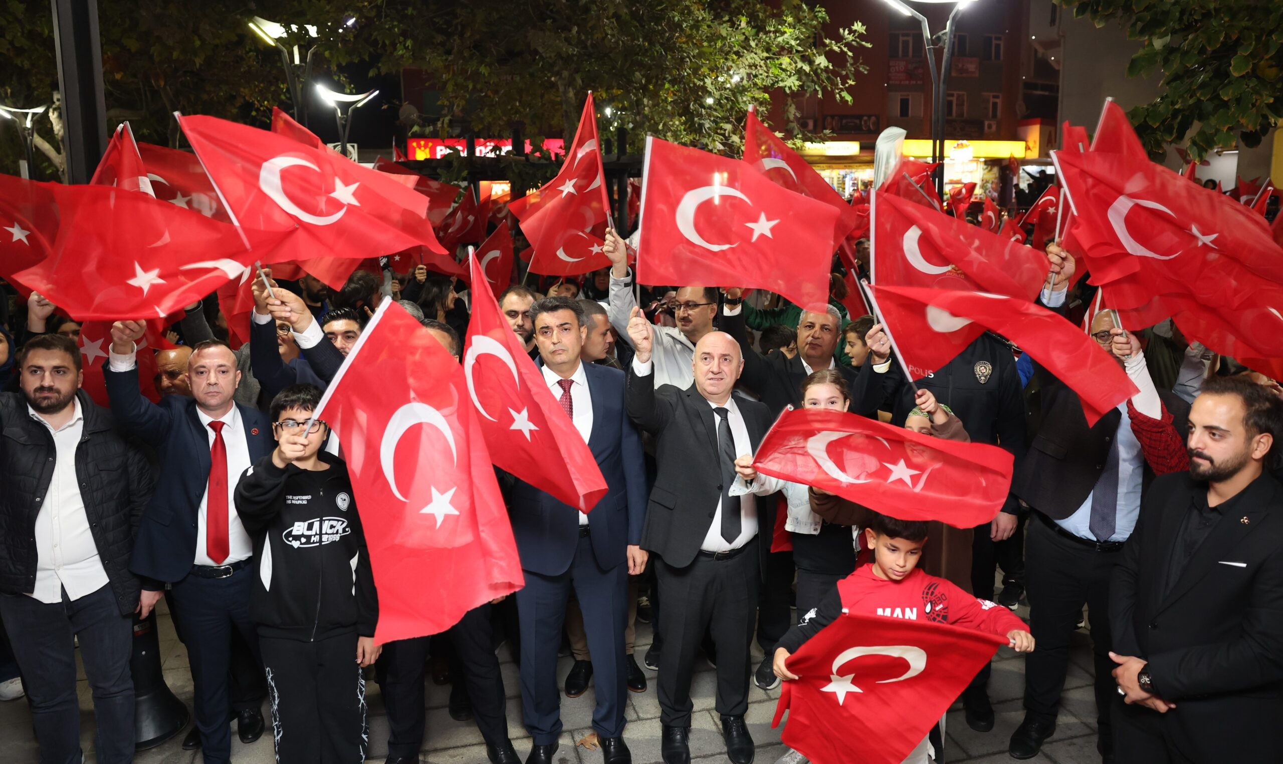 Darıca’da Cumhuriyet’in 101. yılına coşkulu kutlama (1)