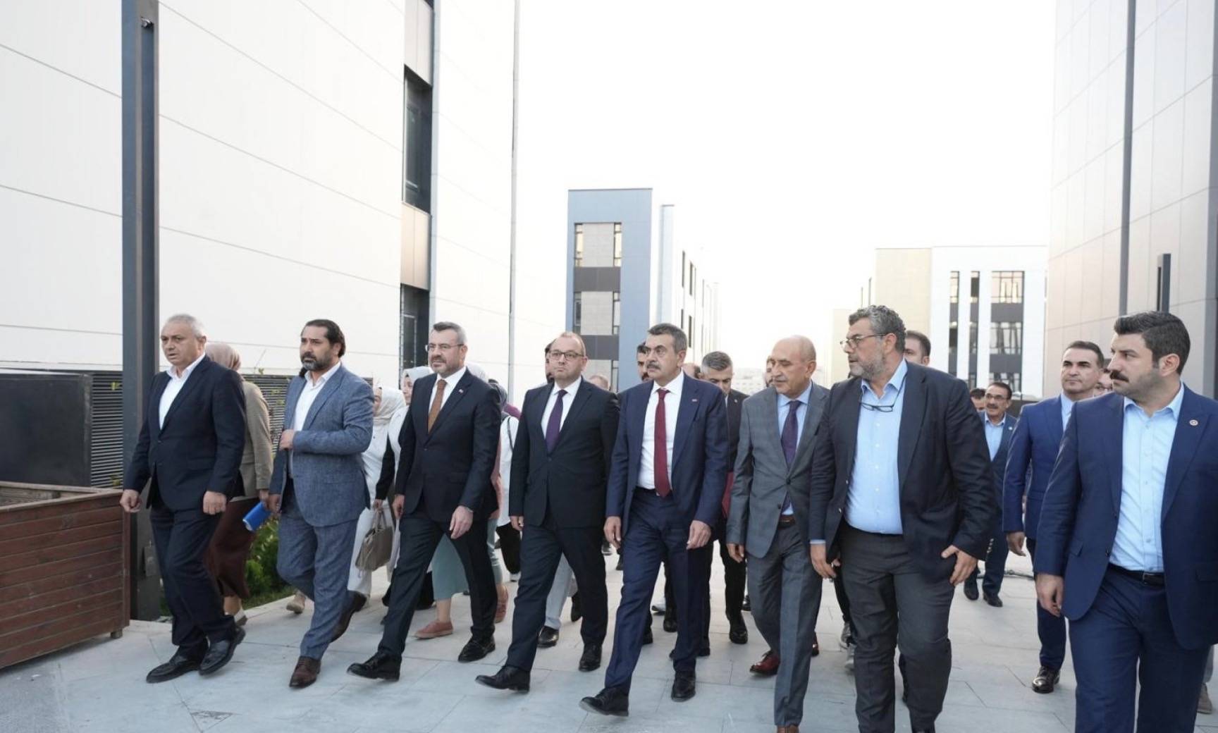 Bakan Tekin’den Yerel Yönetimlere İşbirliği Çağrısı