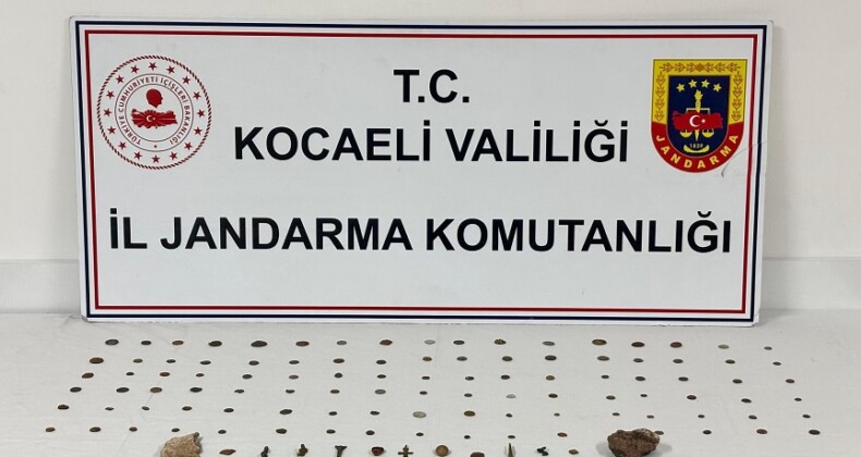 Jandarma, Dilovası’nda bir araçta tarihi eser ele geçirdi