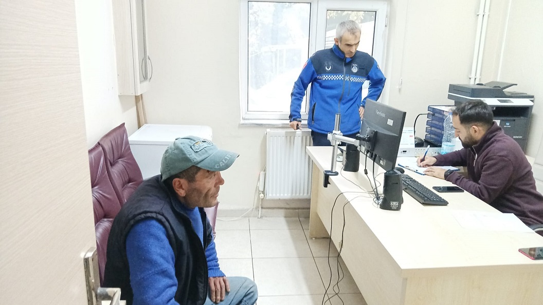 Büyükşehir, evsiz bir vatandaşın imdadına yetişti (1)