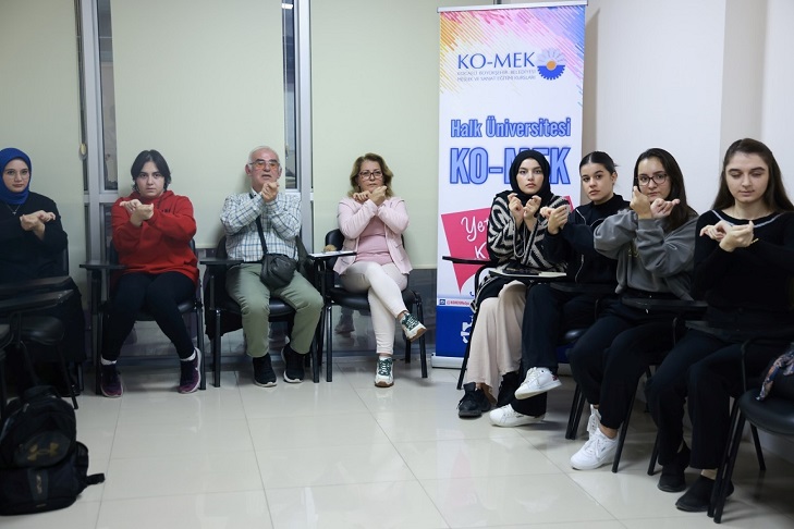 thumbnail_Kız isteyebilmek için işaret dili öğrendiler (5)