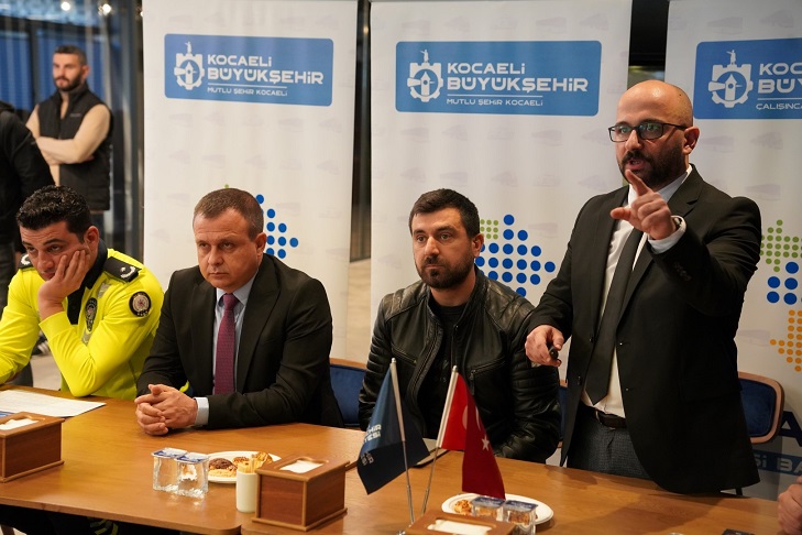 thumbnail_Motosiklet sürücüleriyle toplantı ve anket çalışması (2)