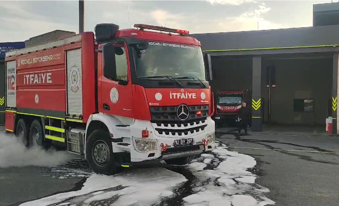 Kocaeli İtfaiyesi, 2 araç ve 5 personelle Bolu'da (1)