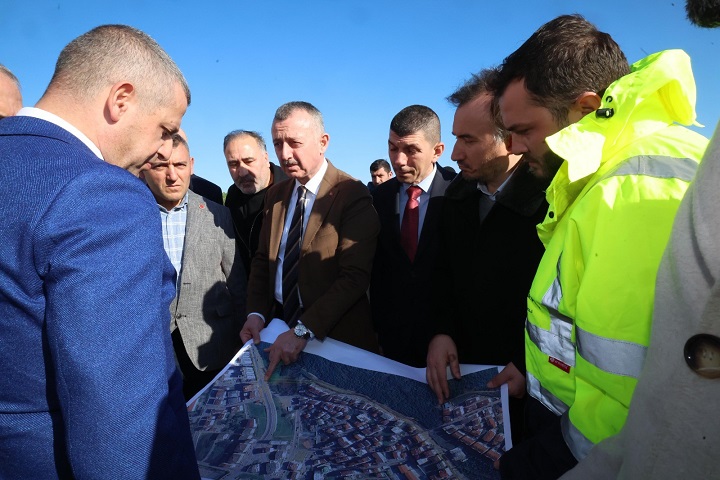 thumbnail_Başkan Büyükakın, Gebze'deki yol çalışmalarını inceledi (4)