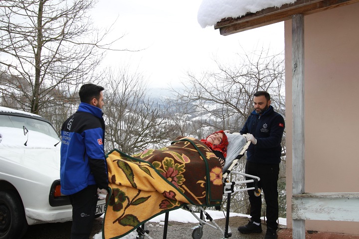 Büyükşehir, Sultan Teyze'yi 13 yıldır hastaneye taşıyor (2)