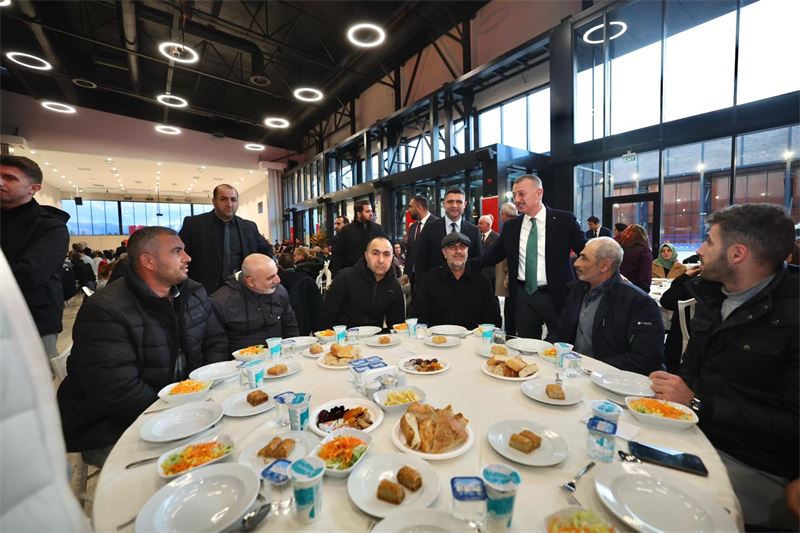 Büyükakın_Şehit_yakınları_ve_gazilerimiz_milletimizin_en_kıymetli_emanetidir_(8)_800_600