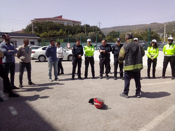 Büyükşehir İtfaiyesi'nden polislere yangın eğitimi (2)