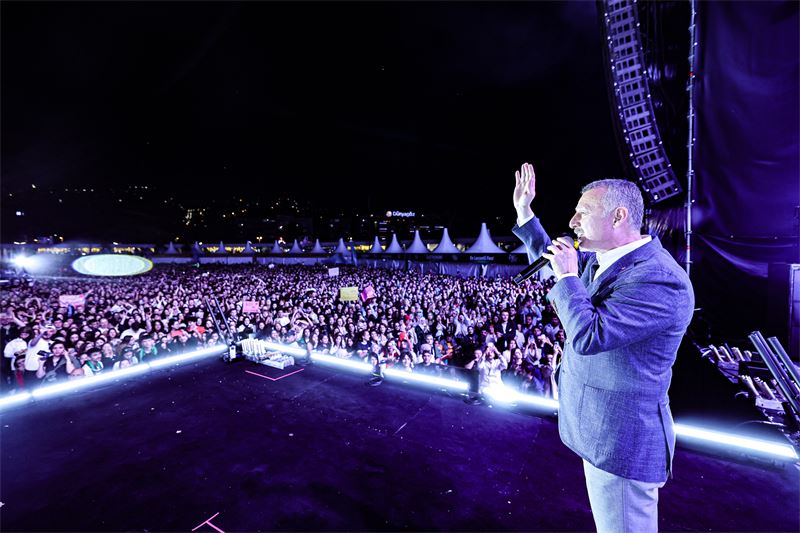 Büyükakın'dan,_gençlere_övgü_(1)_800_600