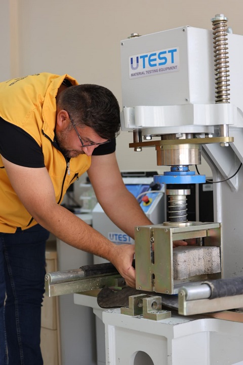 Betonun, asfaltın ve zeminin kalitesi burada ölçülüyor (1)