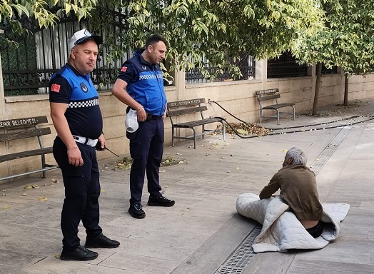 Büyükşehir zabıtasından yardım eli (1)