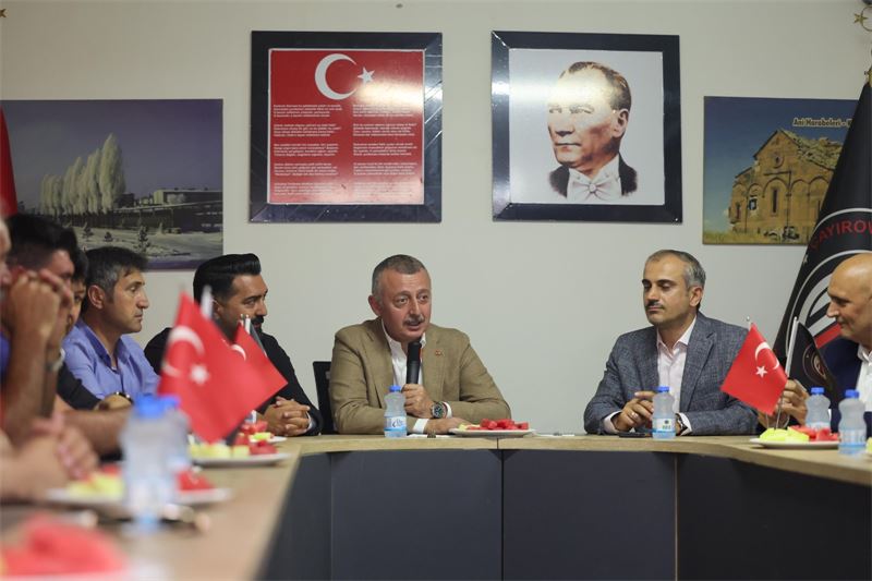 Başkan_Büyükakın'dan_Çayırova'da_STK_ziyareti__(1)_800_600