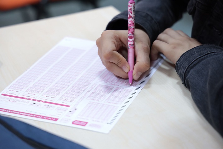 Üniversite hayali kuran gençlere Darıca Belediyesi’nden destek