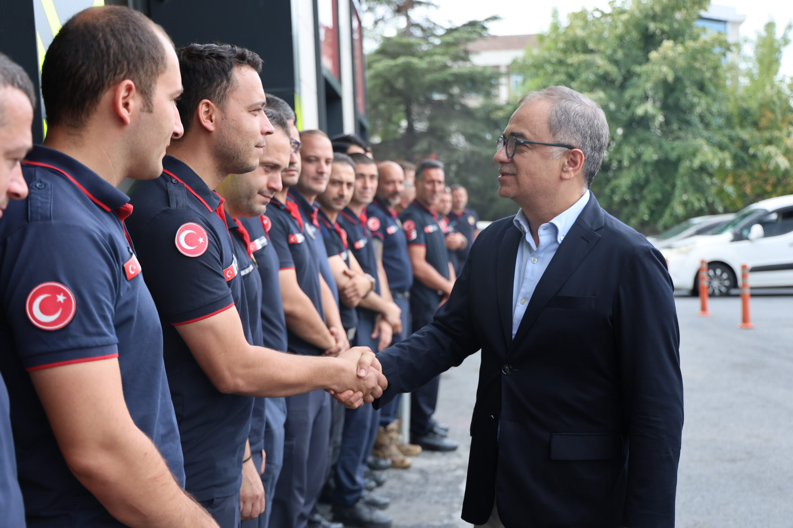 Baraçlı'dan itfaiyecilere moral ziyareti (1)