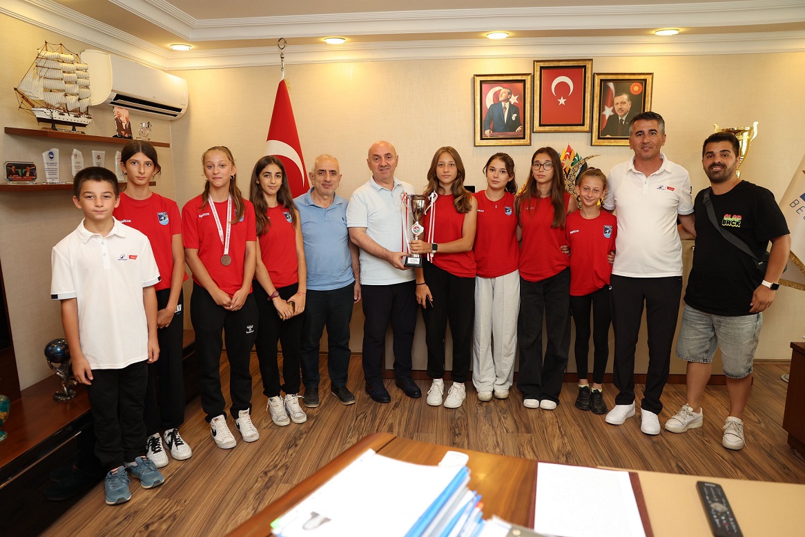 Şampiyon sporcular başarılarını Başkan Bıyık ile paylaştı (1)